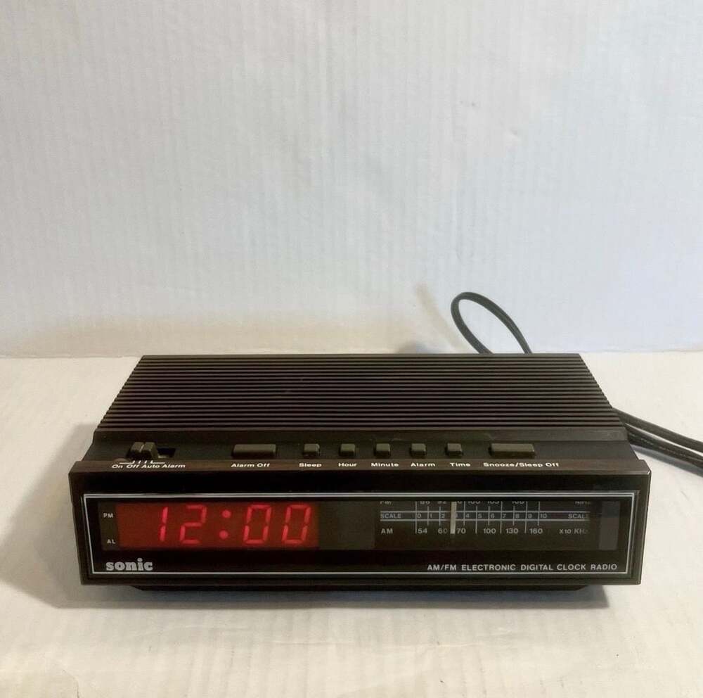Sonic CR100B AM/FM Electronic Digital Clock Radio Vintage